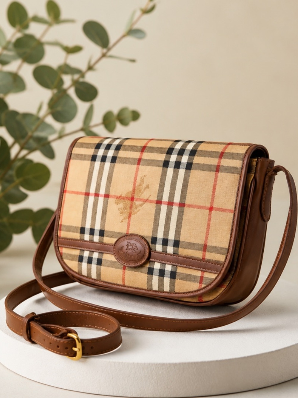 AUTHENTIC/VINTAGE BURBERRY NOVA CHECK LEATHER HANDBAG/SHOULDER BAG.